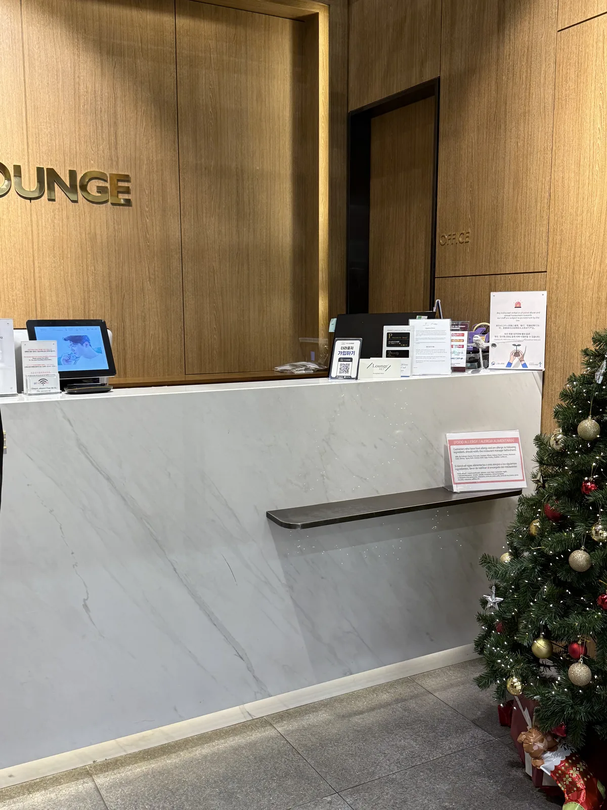 스카이허브 라운지 내부 전경