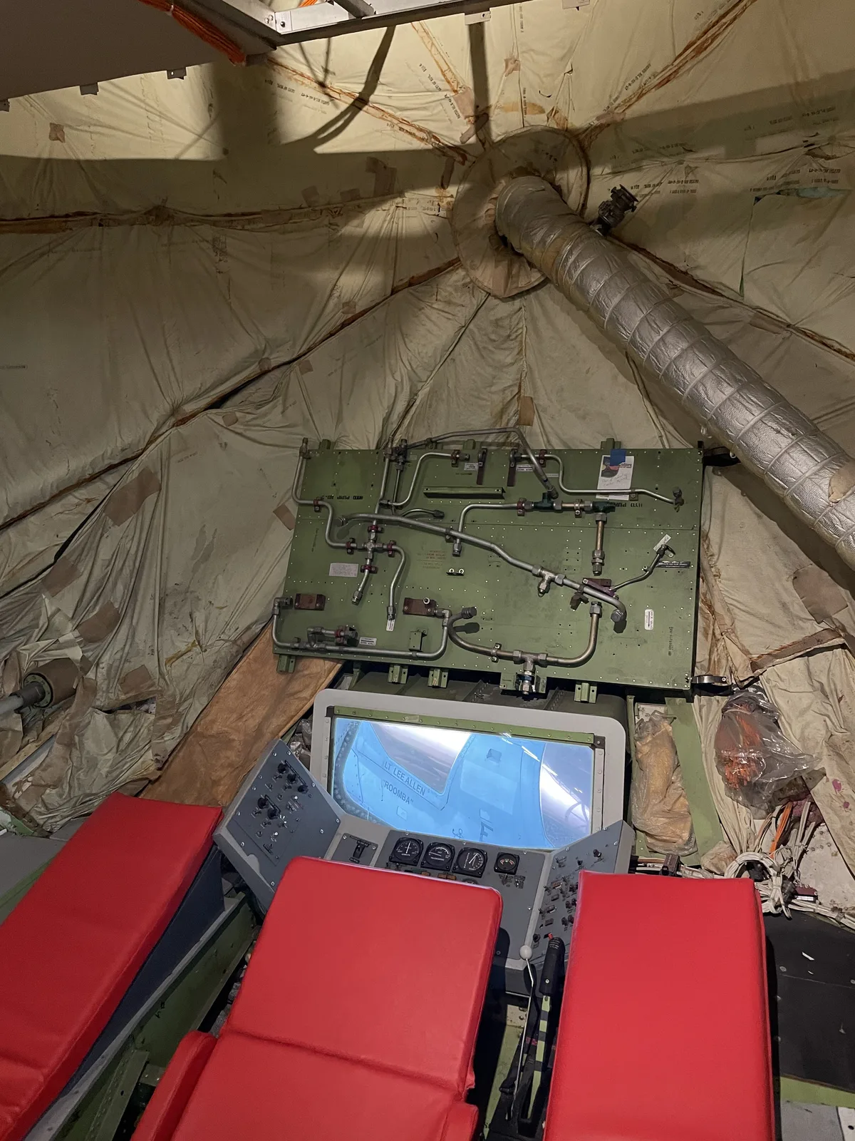 2015년 재도색된 보잉747 프로토타입 외부