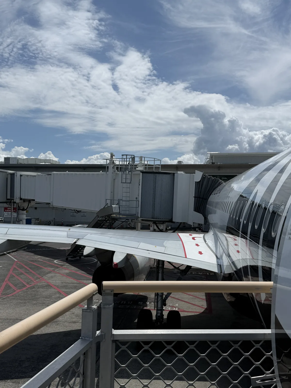 에어뉴질랜드 제트브릿지와 탑승 계단