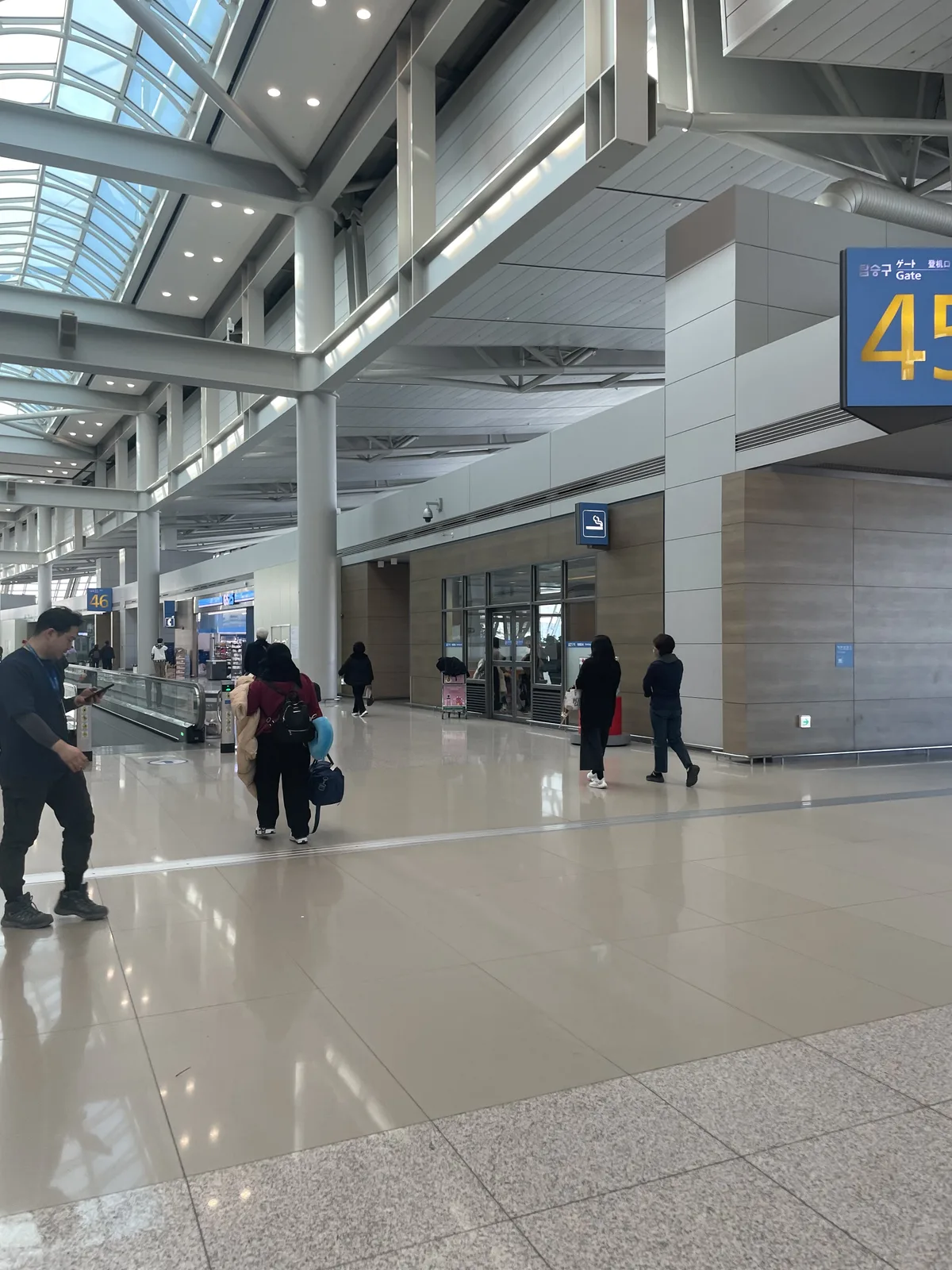 인천공항 면세구역 내부 게이트 근처