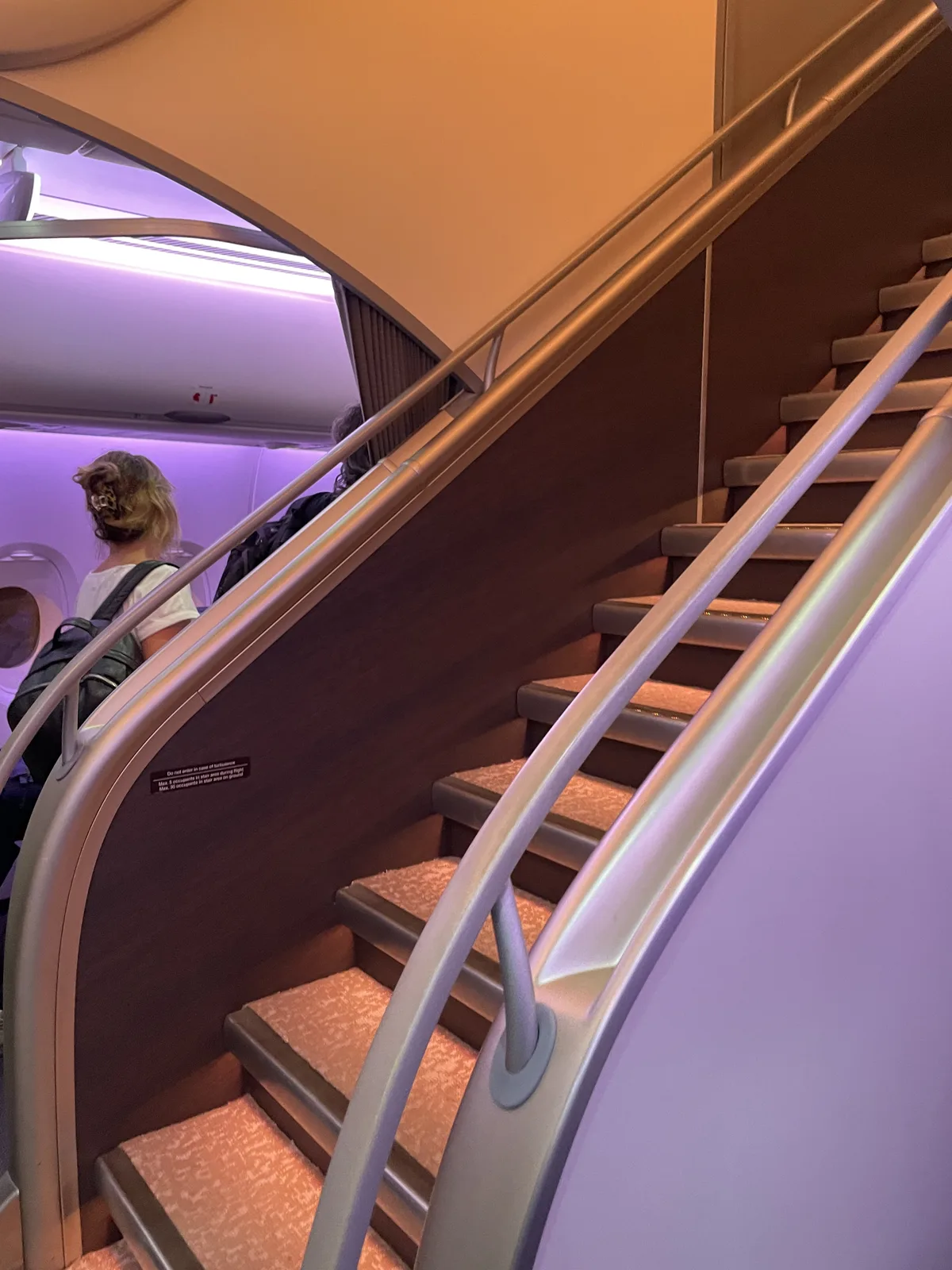 싱가포르항공 A380 하부 데크 기내 전경