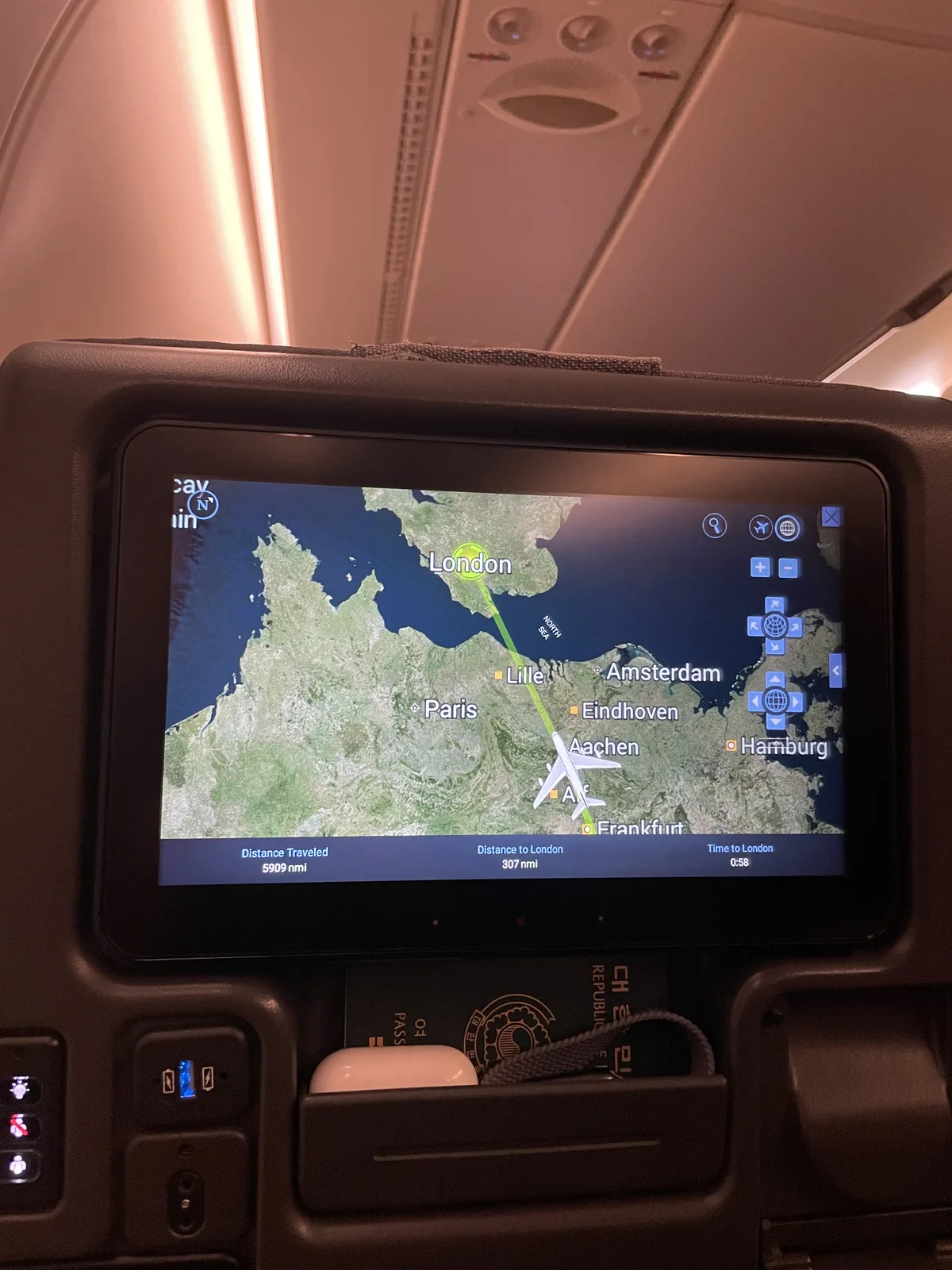 프랑스 상공 창밖 풍경