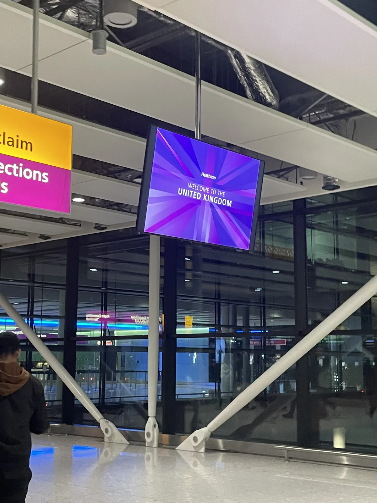 런던 히드로 공항 Welcome to the UK 안내판