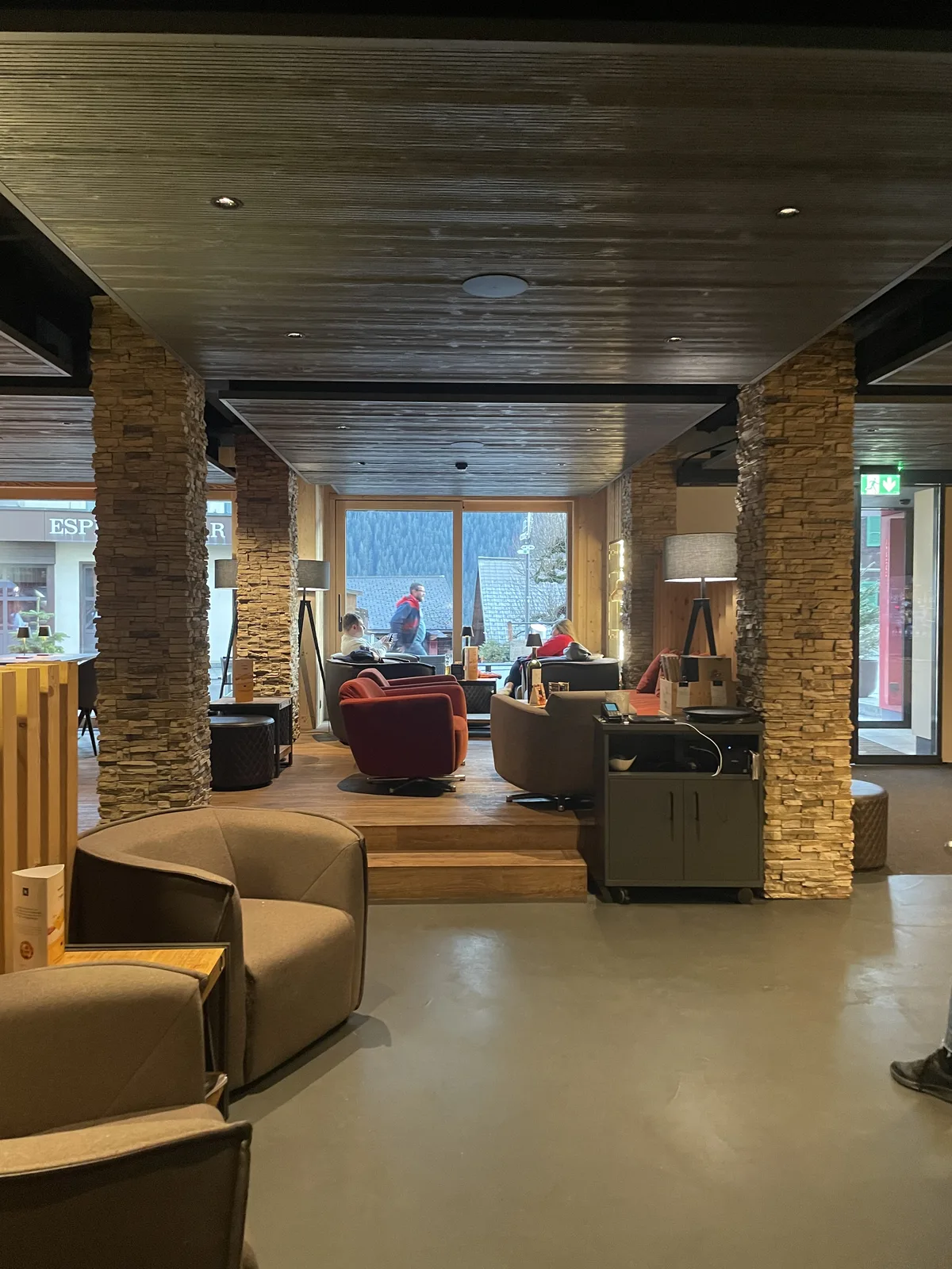 Eiger Selfness Hotel lobby overview