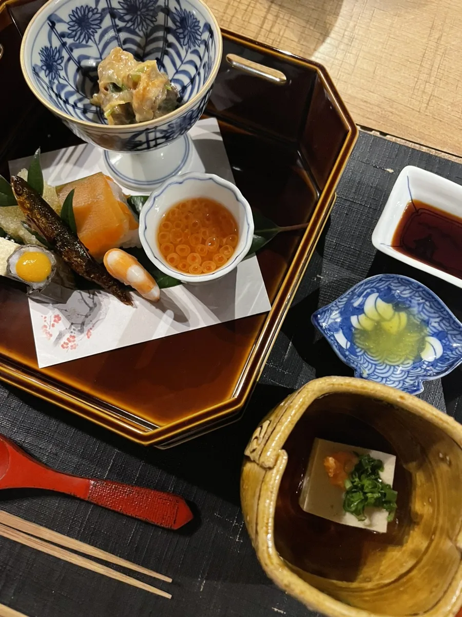 가이세키 전채 깨두부와 연어알