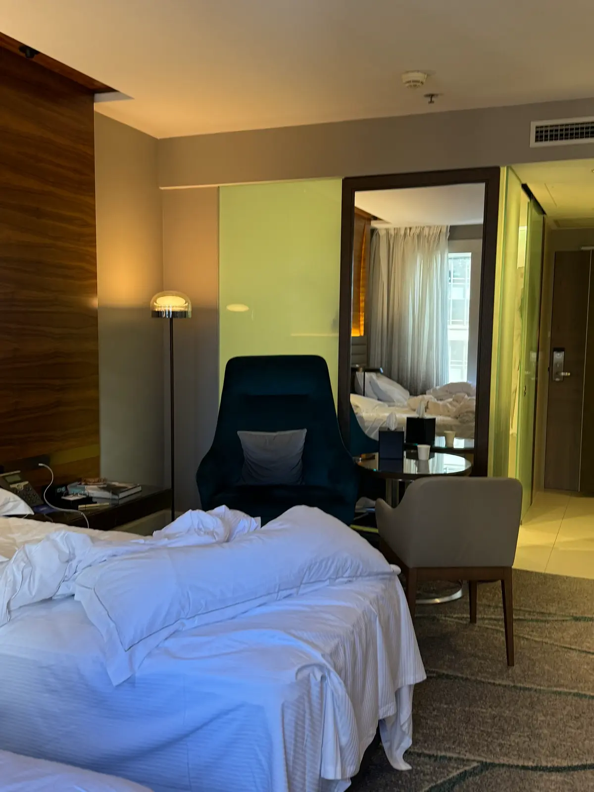 힐튼 시드니 트윈룸 내부 전경