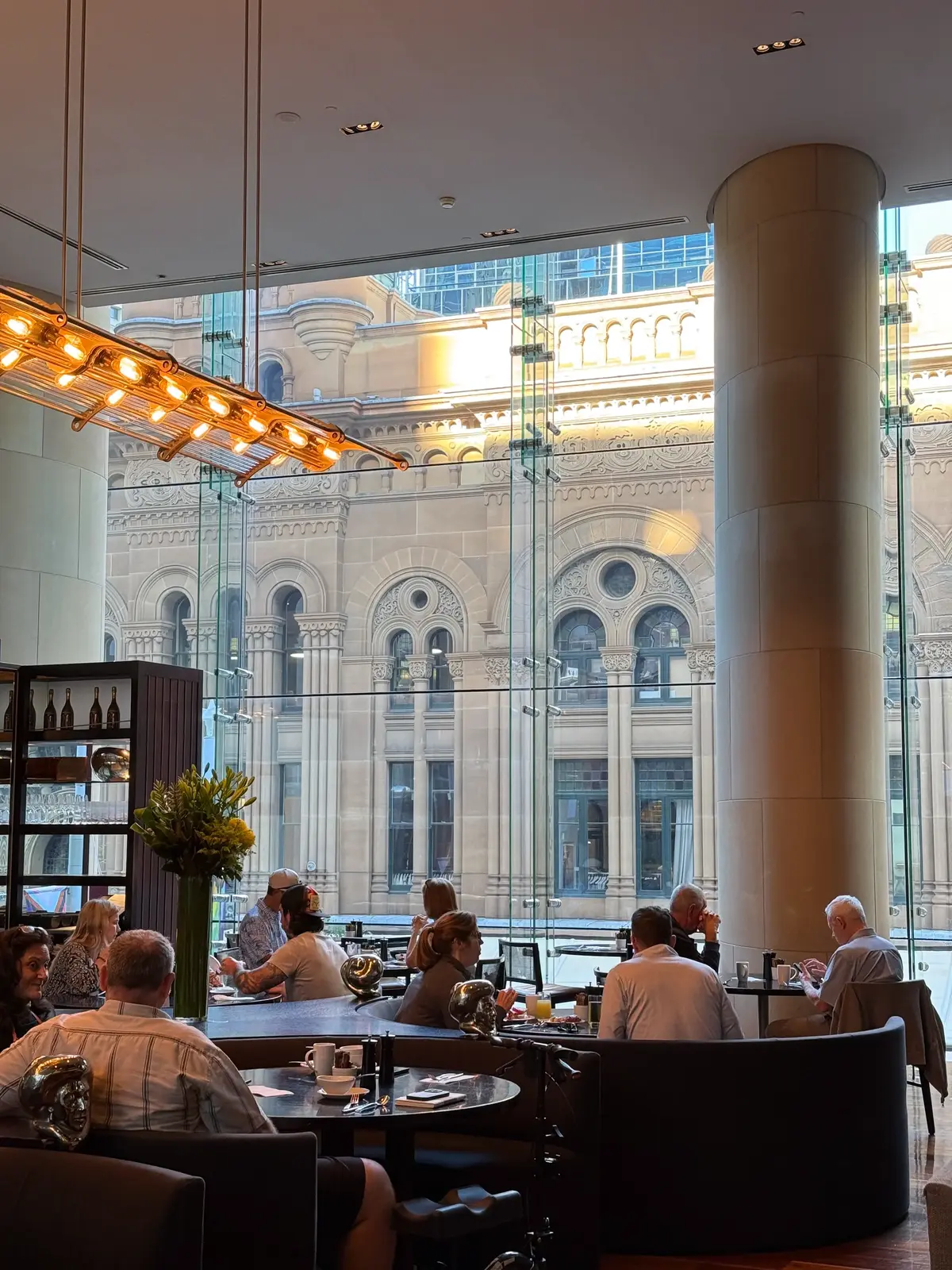 힐튼 시드니 조식 레스토랑 분위기